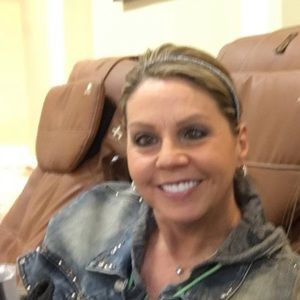 Meet your Posher, Deborah